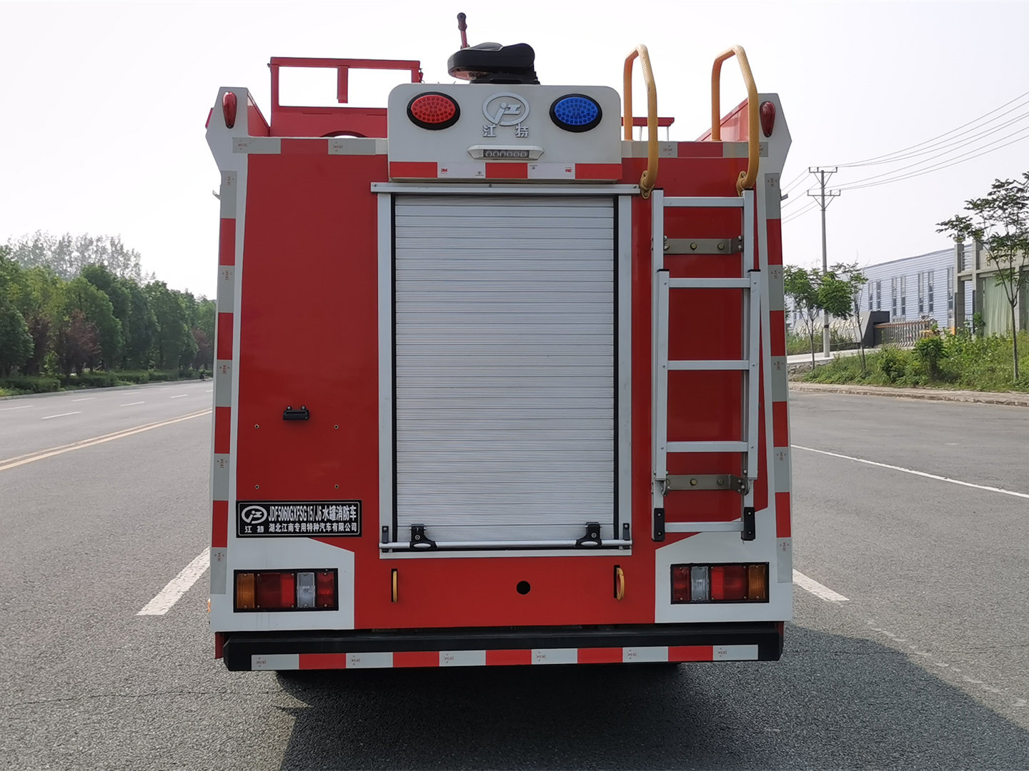 江鈴順達1.5噸水罐消防車