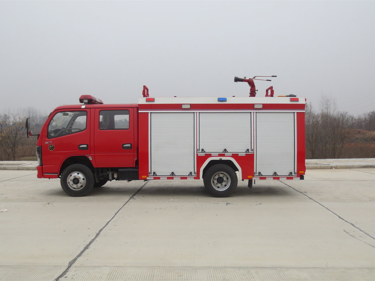 東風2.5噸水罐消防車