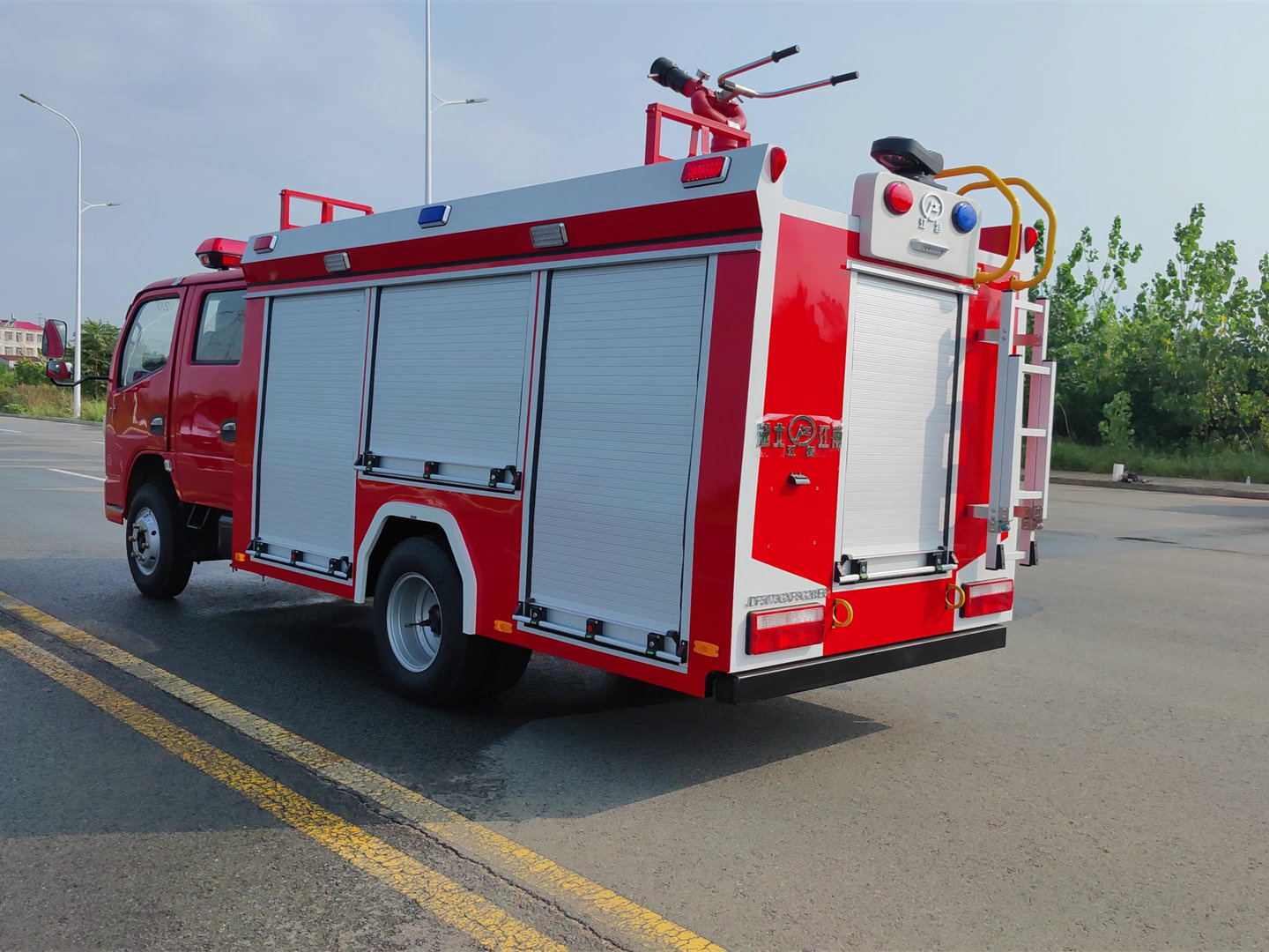 2.5噸東風泡沫消防車